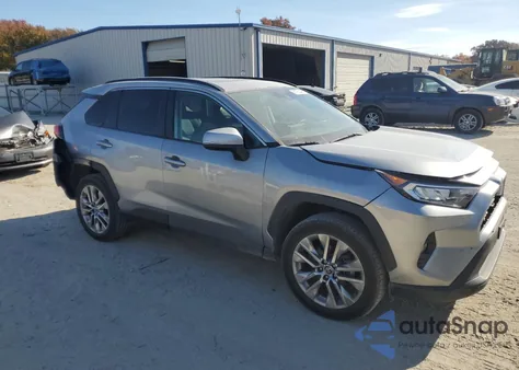 2020 Toyota Rav4 Xle Premium z USA, uszkodzony, nr VIN 2T3A1RFV4LC061863